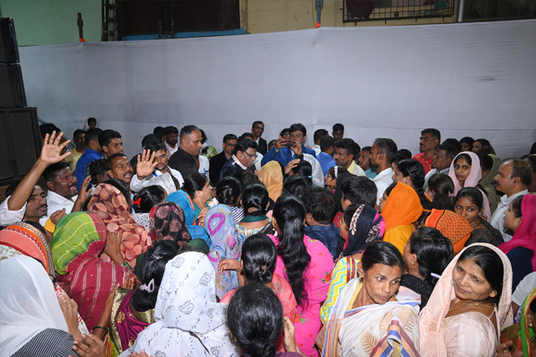 On January 13 and 14, 2024, thousands gathered for Grace Ministry's two-day prayer meeting at Sion on the Mumbai grounds. The two-day prayer assembly drew attendees from around Mumbai in Koliwada, Dharavi.